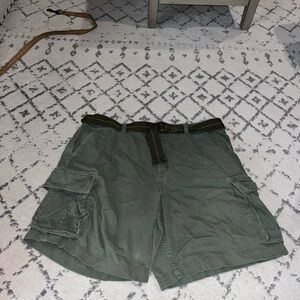 Men’s Vintage Olive Green Cargo Shorts With Belt